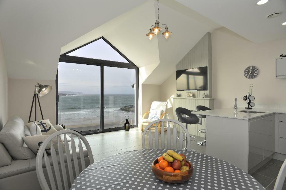 Apartment 10, South Pier, 13-14 Kerr Street, Portrush Exterior photo